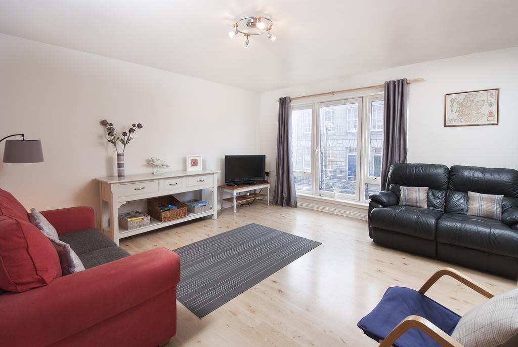 The Holyrood Snug * Edinburgh