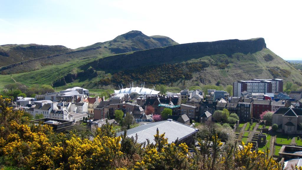 The Holyrood Snug *
