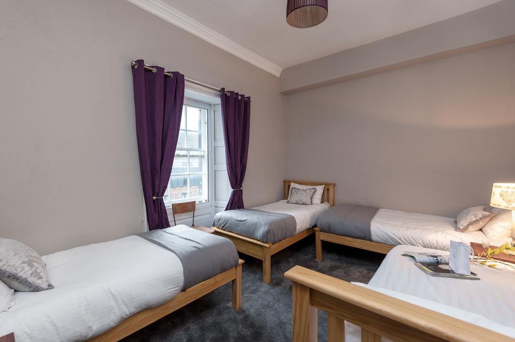 Cornerstone Apartment *