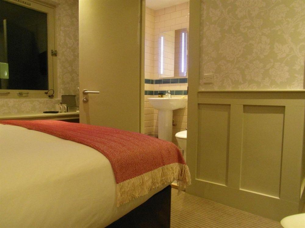 Brooks Hotel 3*