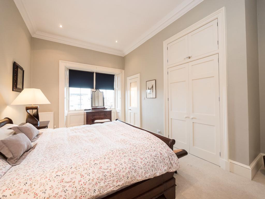 5 2f Douglas Gardens Apartment *