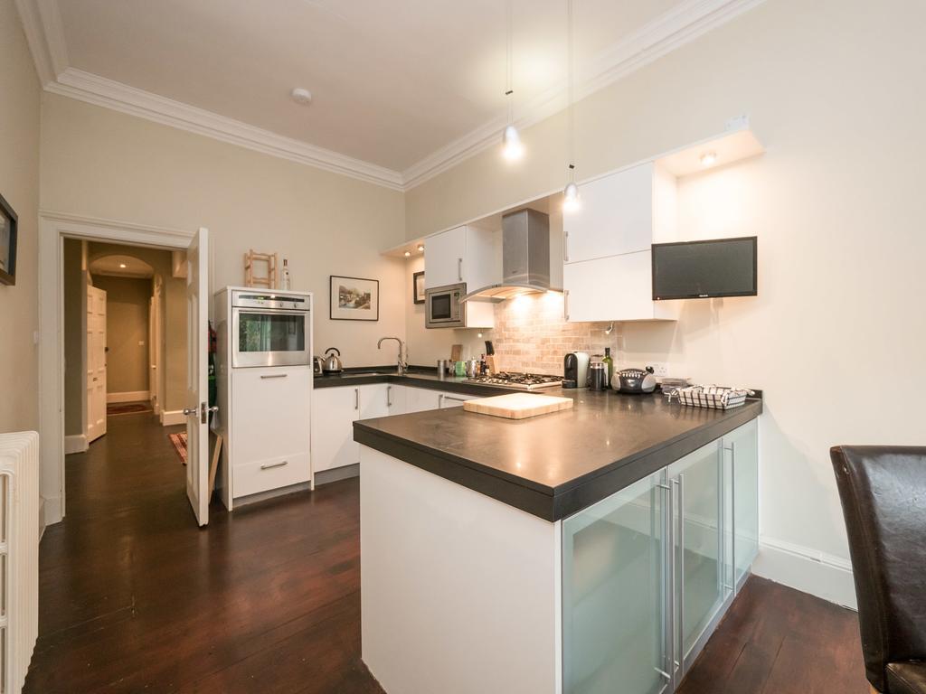 Apartment 5 2f Douglas Gardens *