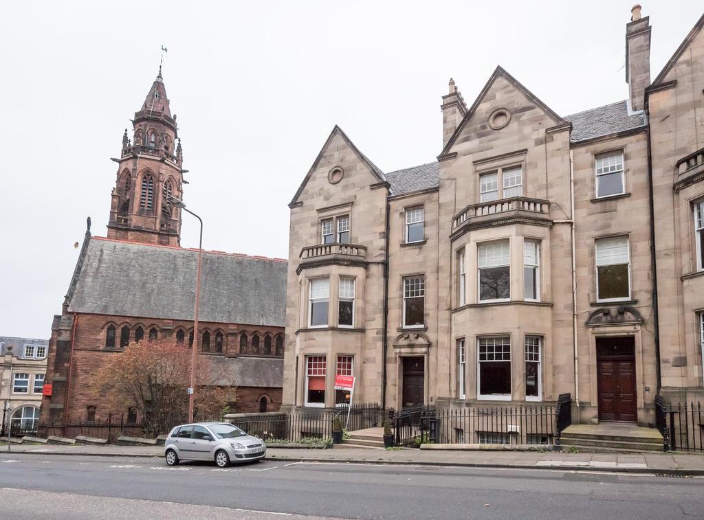 5 2f Douglas Gardens * Edinburgh