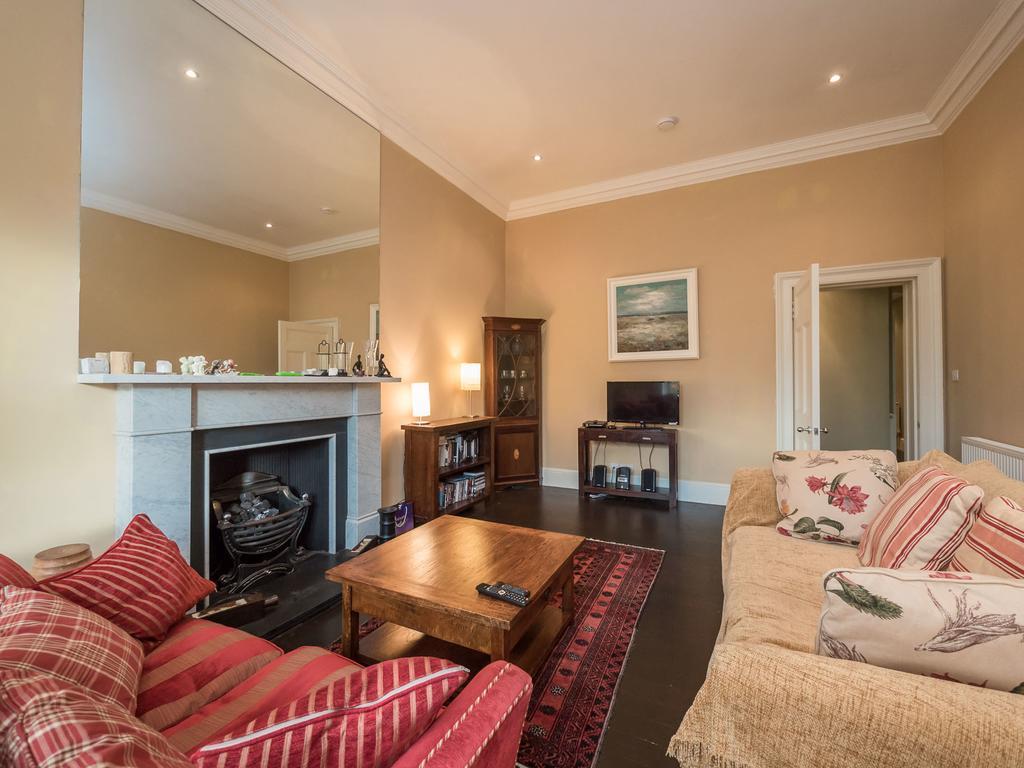 5 2f Douglas Gardens Apartment