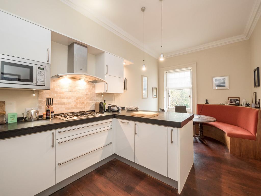 5 2f Douglas Gardens Apartment *