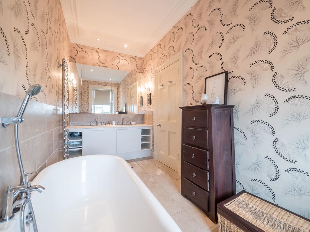 5 2f Douglas Gardens Apartment Edinburgh