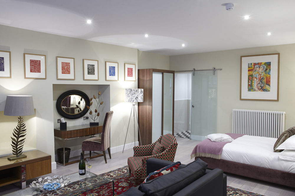 24 Royal Terrace Hotel