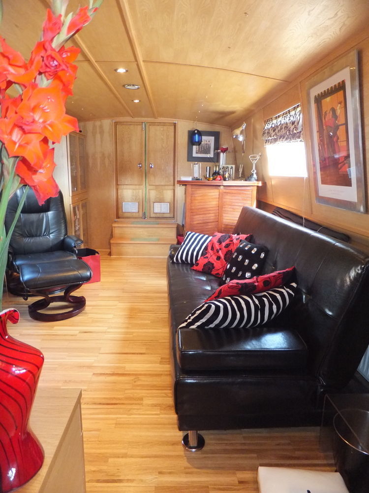 - Houseboats EDI