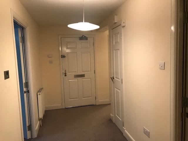 3 Bedroom Penthouse With Rooftop / Balcony & Parking *