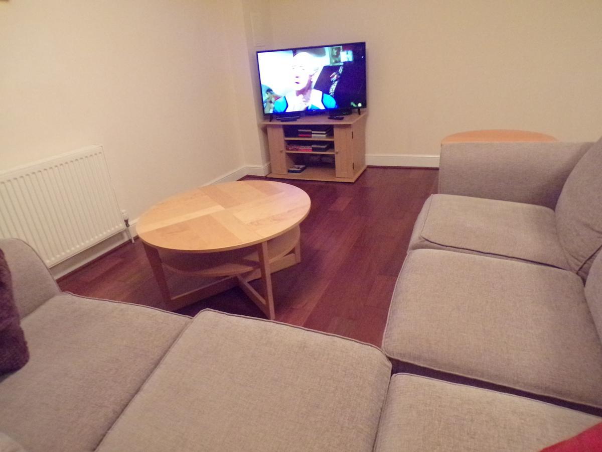 3 Bedroom Penthouse With Rooftop / Balcony & Parking *
