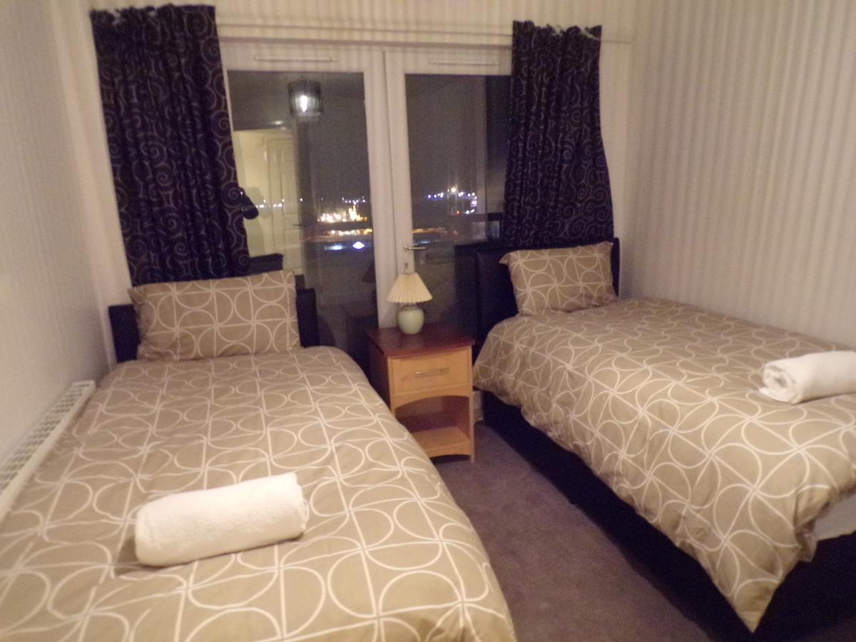 3 Bedroom Penthouse With Rooftop / Balcony & Parking