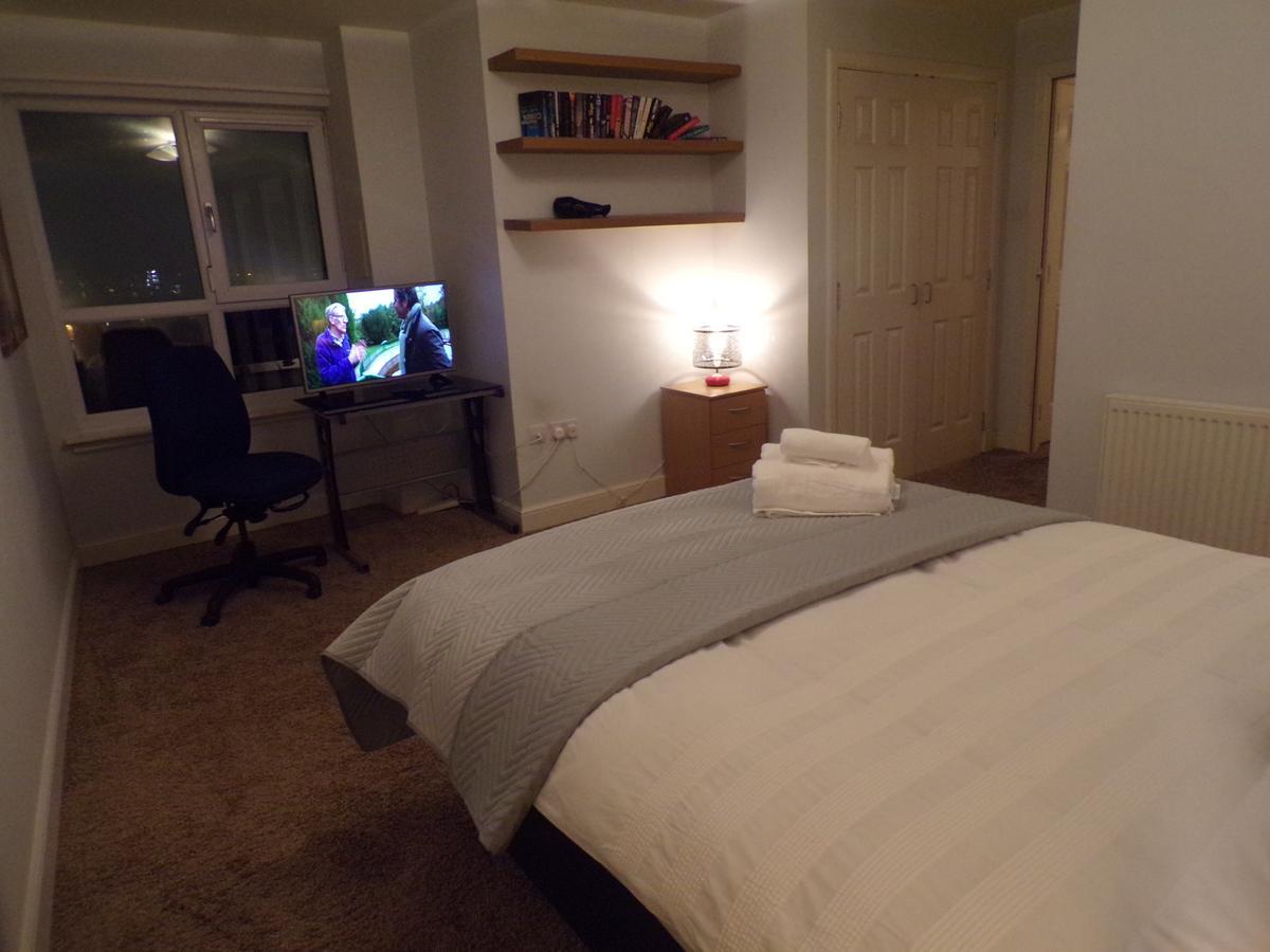 3 Bedroom Penthouse With Rooftop / Balcony & Parking * Edinburgh