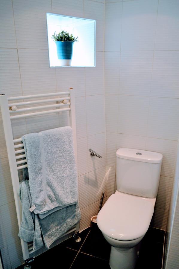 1 Bedroom Open Plan Apartment, Accommodates 4 Apartment Edinburgh