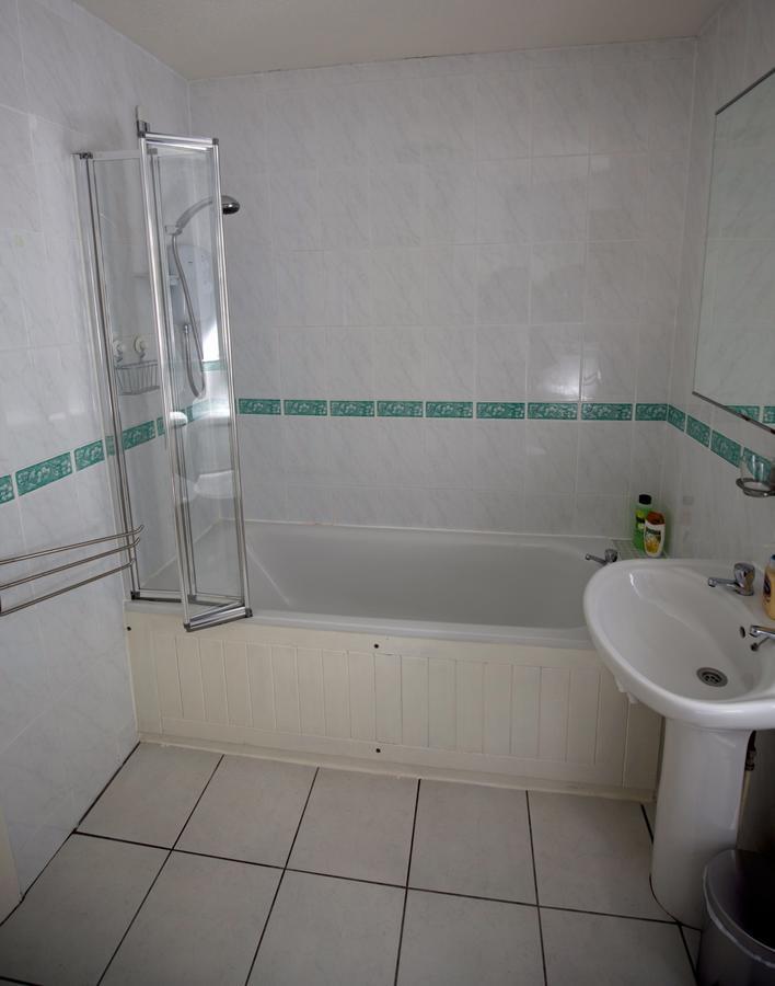 2 Bedroom Meadows Flat Sleeps 4 Apartment