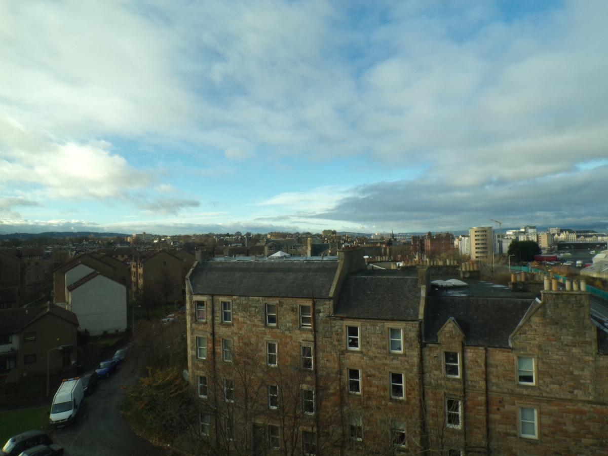 Apartment 3 Bedroom Penthouse With Rooftop / Balcony & Parking *