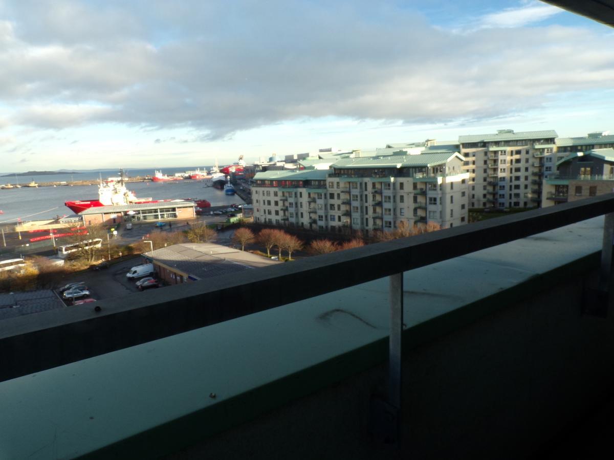 3 Bedroom Penthouse With Rooftop / Balcony & Parking * Edinburgh