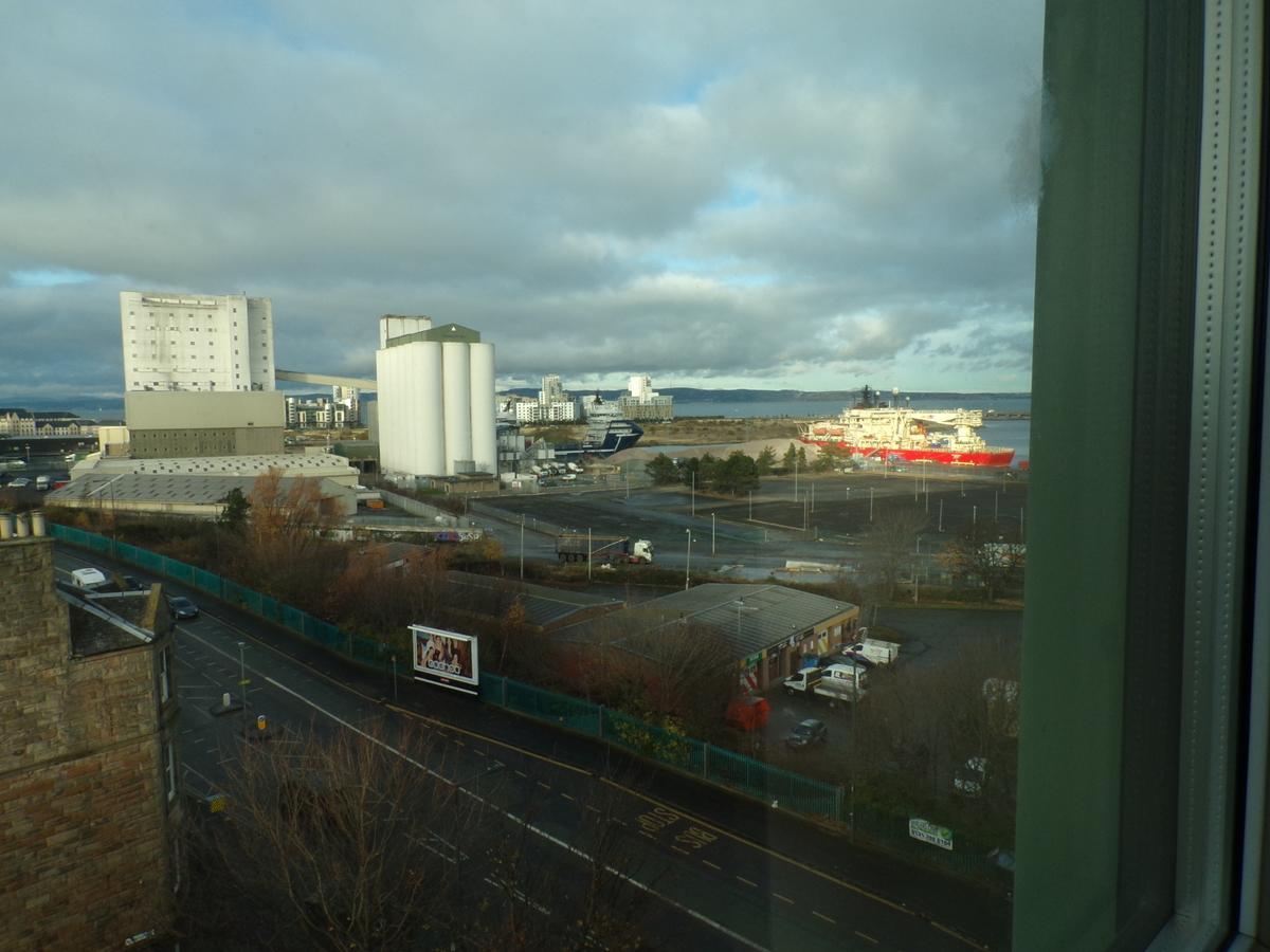 Apartment 3 Bedroom Penthouse With Rooftop / Balcony & Parking Edinburgh