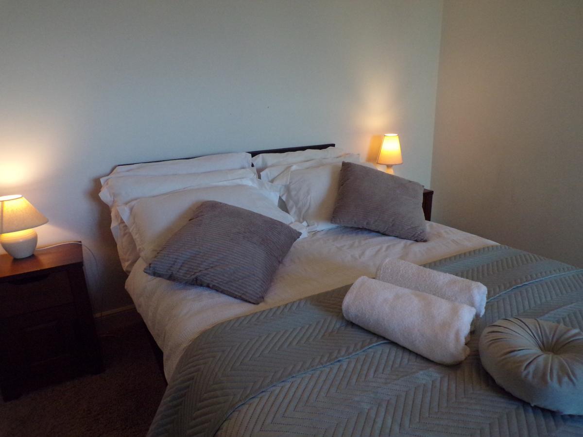 3 Bedroom Penthouse With Rooftop / Balcony & Parking Apartment *
