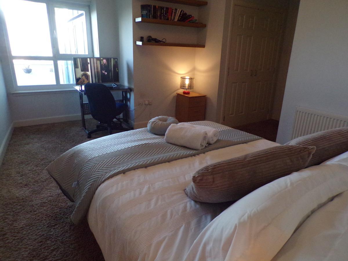 3 Bedroom Penthouse With Rooftop / Balcony & Parking * Edinburgh