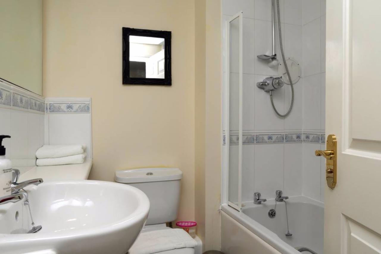 2 Bedroom Off Leith Walk Sleeps 5 Edinburgh
