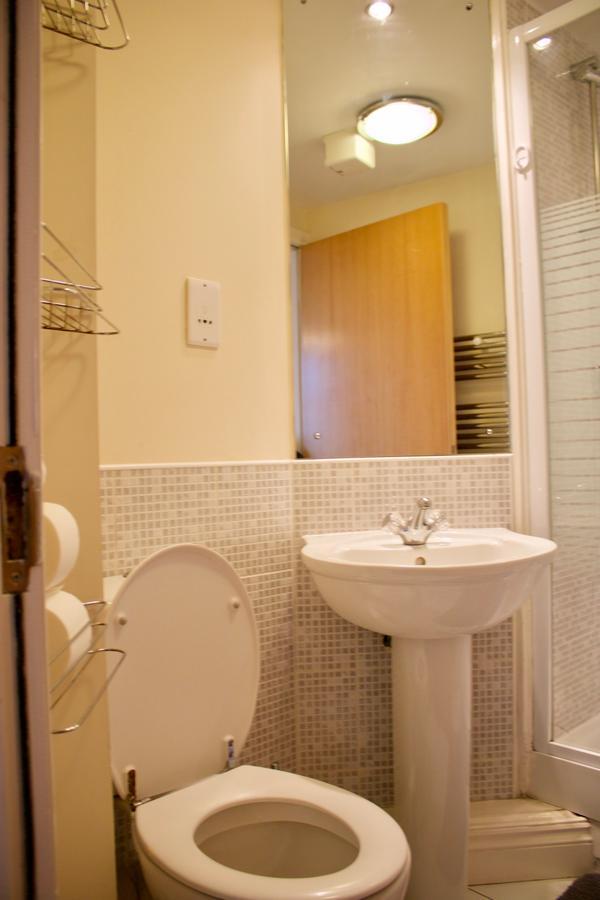 Apartment 2 Bedroom Leith Sleeps 4 Edinburgh