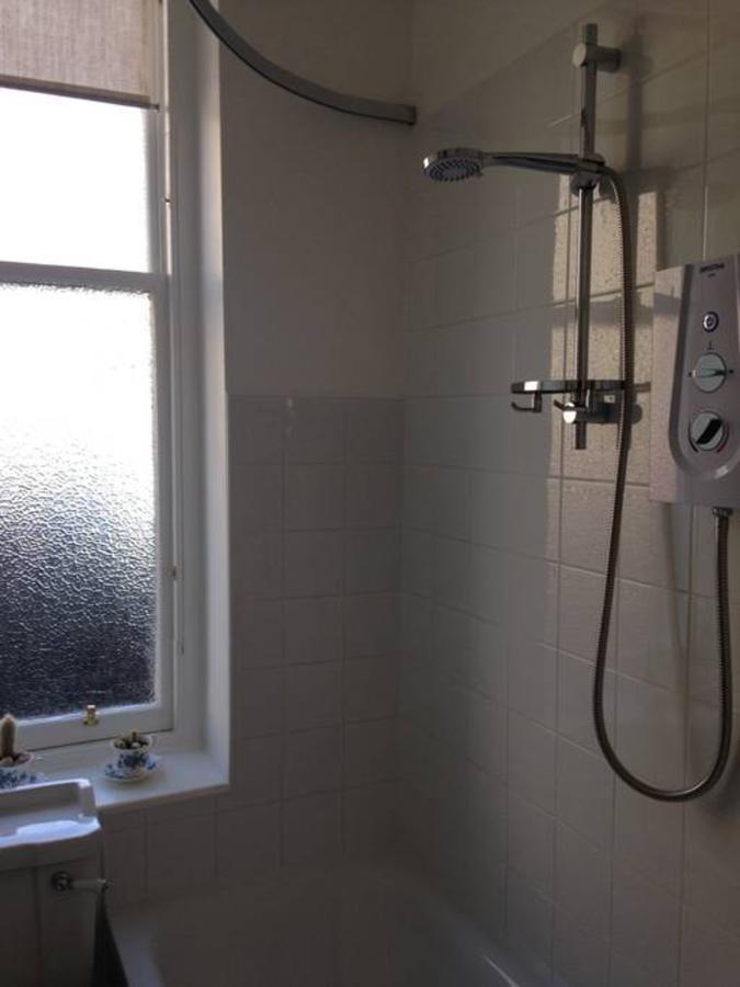 2 Bedroom Flat In Holyrood Park Sleeps 5 Edinburgh