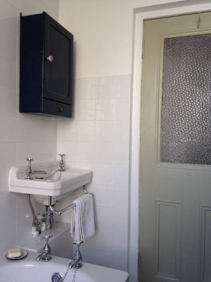 2 Bedroom Flat In Holyrood Park Sleeps 5 Apartment *