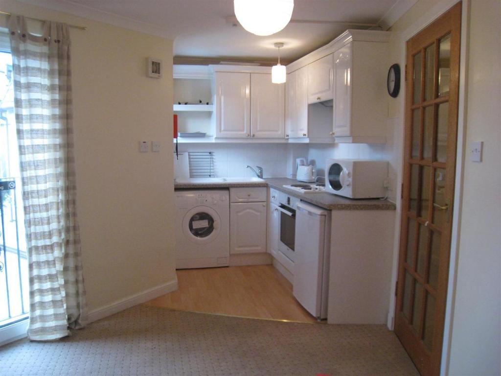 Apartment Featherhall Garden Court