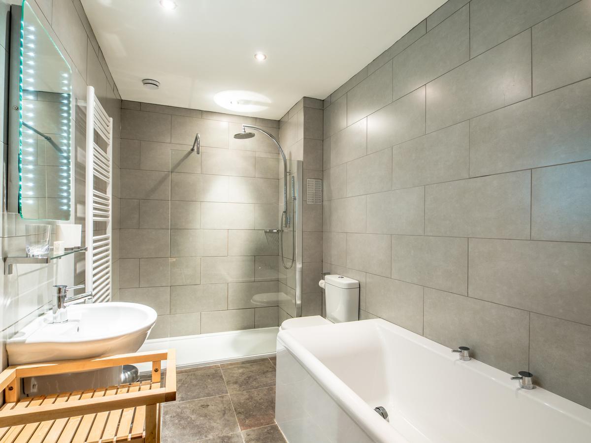 Six Brunton Place 5*