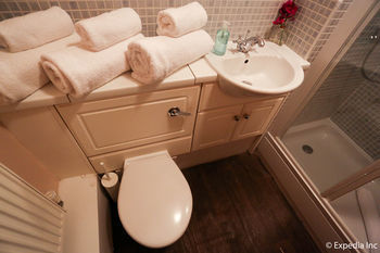 Playhouse Apartment *