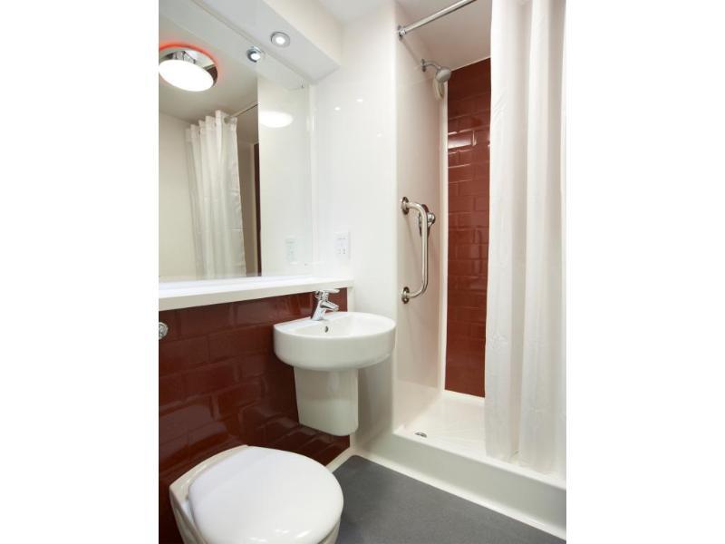 Travelodge Queen Street Hotel