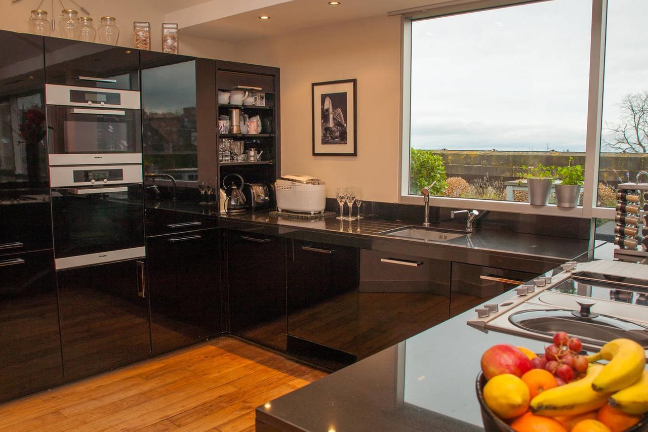 Skyview Penthouse - New Town Apartment *