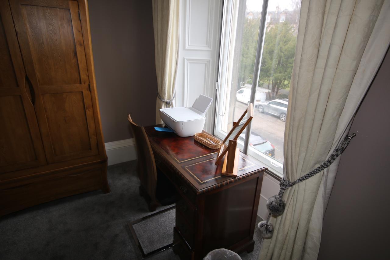 Glencairn Crescent Apartment *