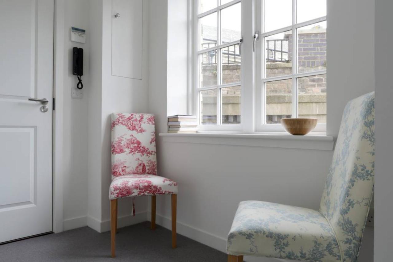 Spacious 2 Bedroom Loft In Converted School! *