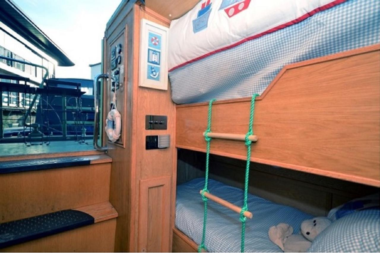 - Houseboats EDI