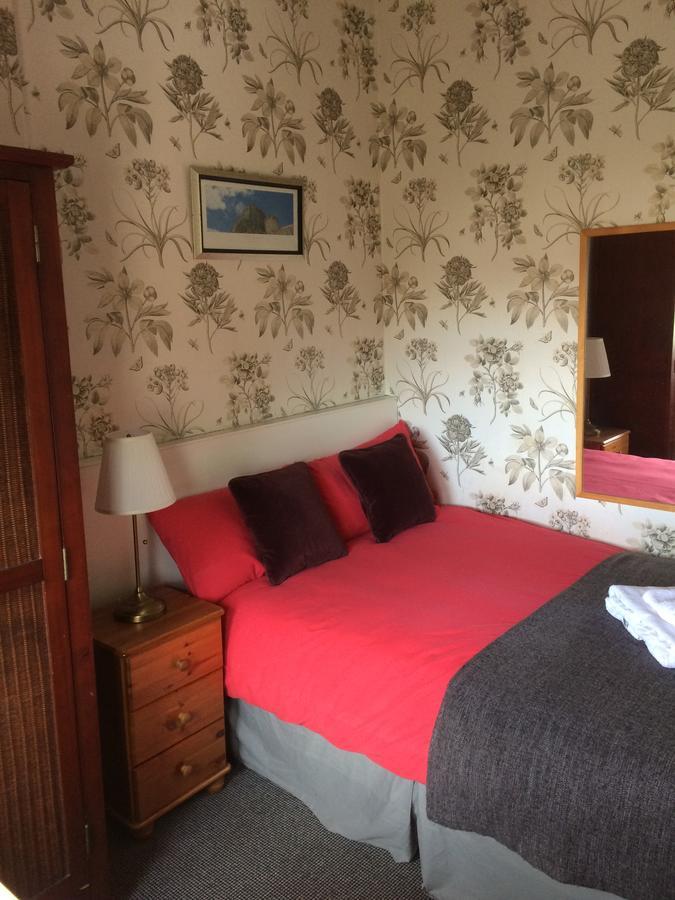 Capital -50 Broughton Road * Edinburgh
