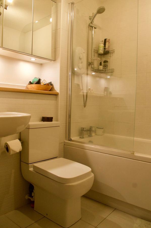 2 Bedroom Flat In * Edinburgh