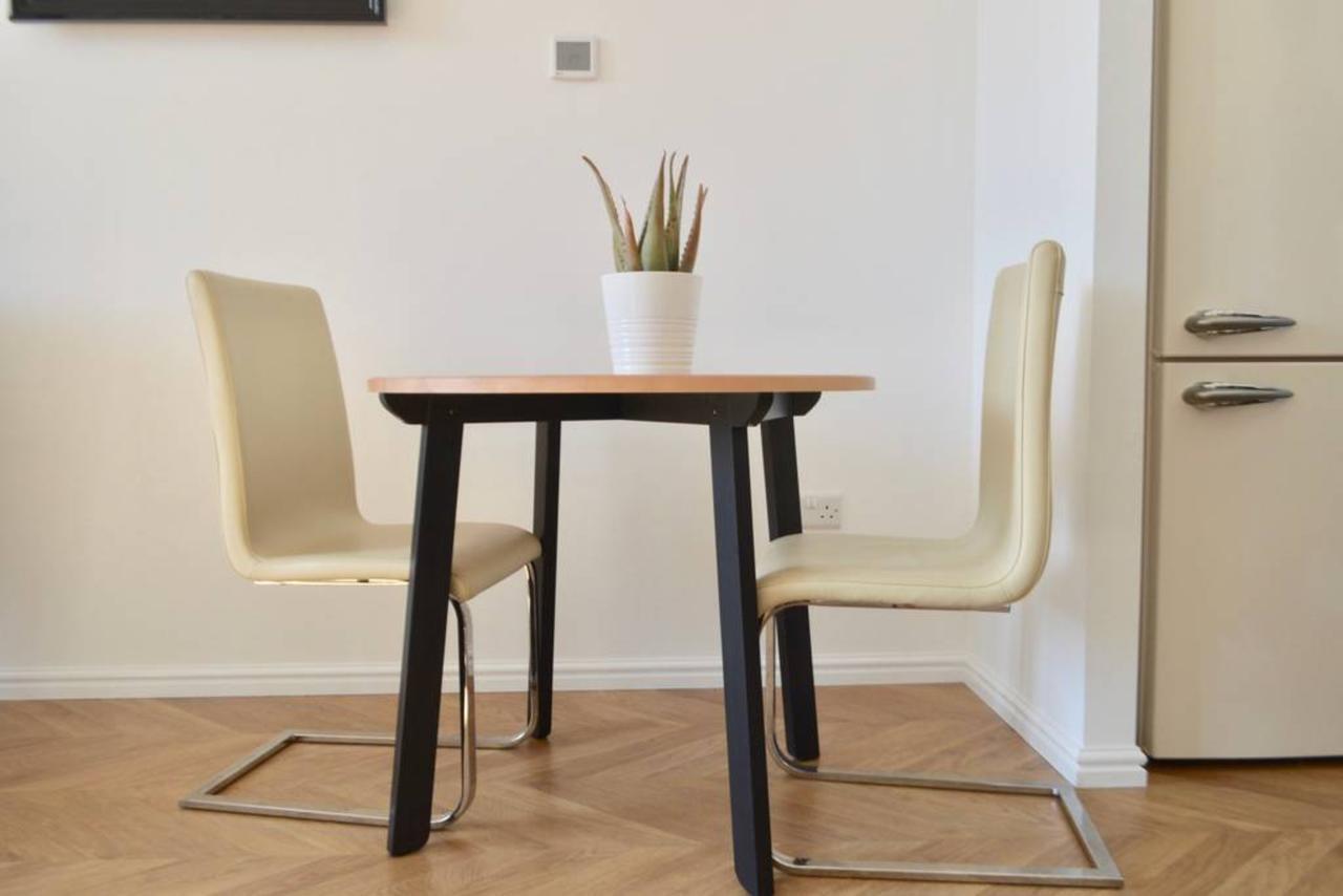 2 Bedroom In Pilton Apartment Edinburgh