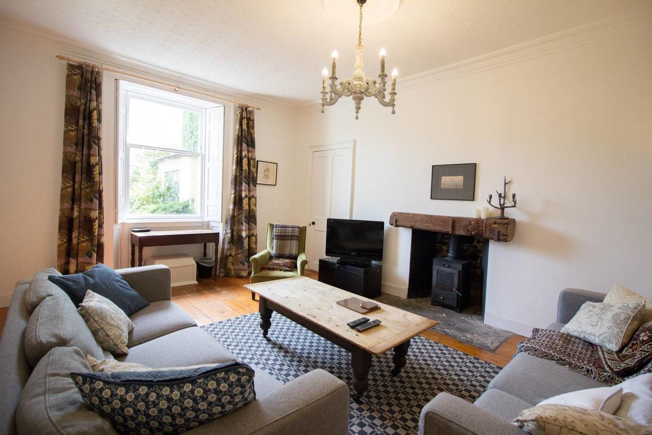 Unique And Private Georgian In The Apartment *