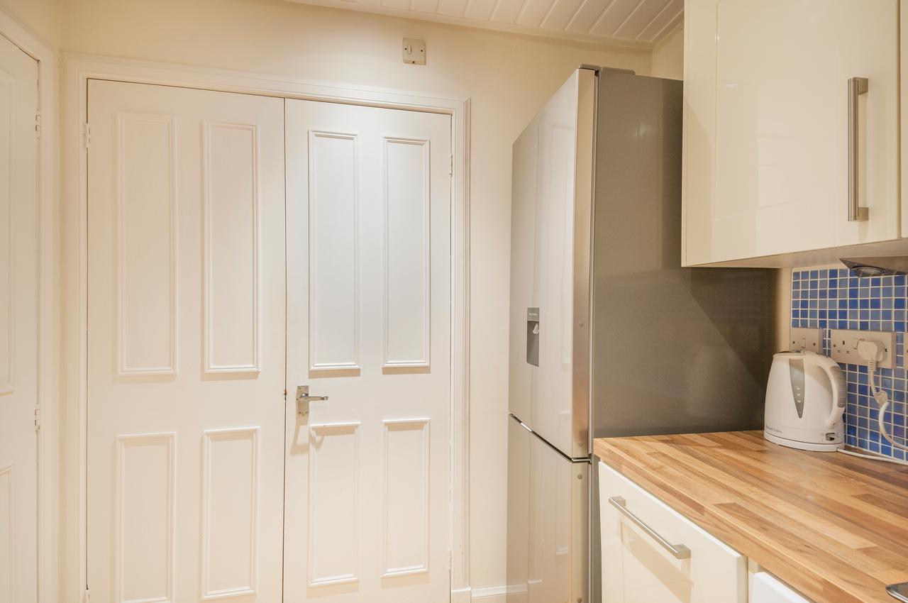 Stunning 2 Bed Near Haymarket With Pool Apartment