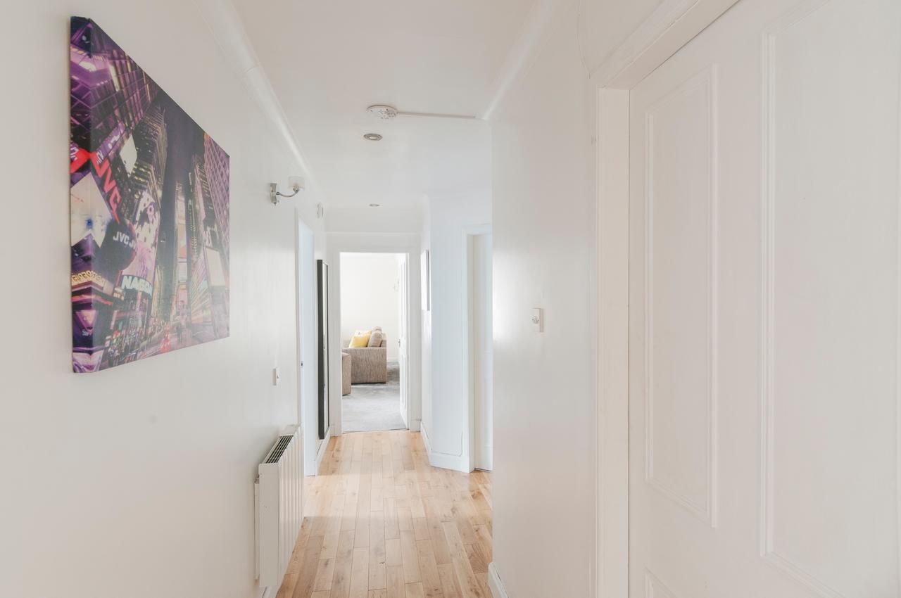 Stunning 2 Bed Near Haymarket With Pool Apartment