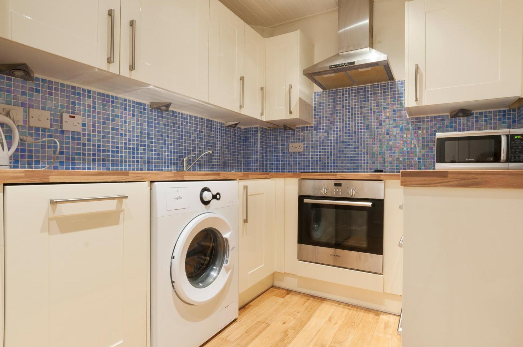 Apartment Stunning 2 Bed Near Haymarket With Pool *