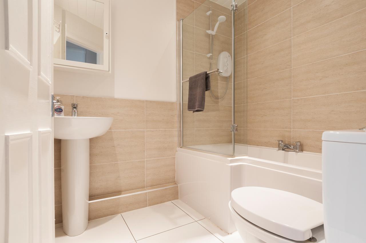 Stunning 2 Bed Near Haymarket With Pool EDI