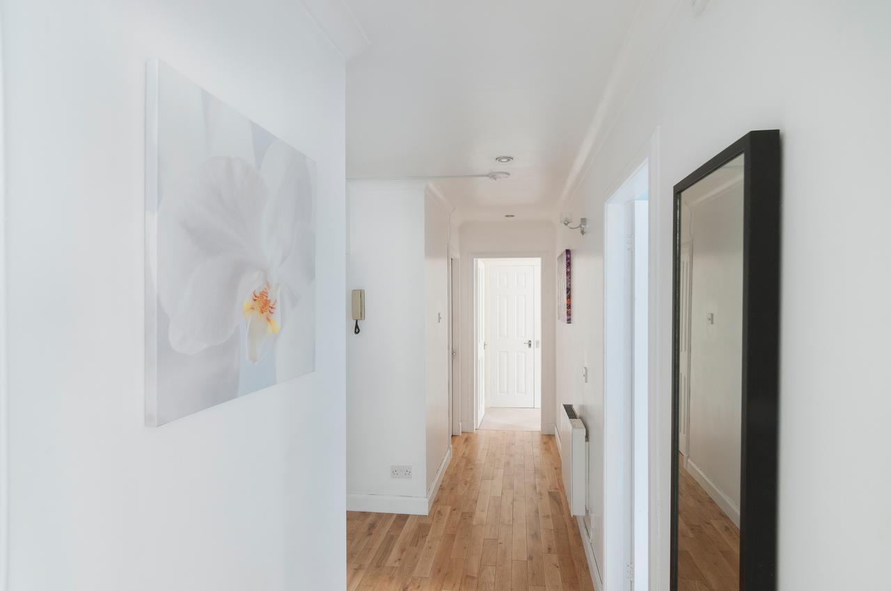 Stunning 2 Bed Near Haymarket With Pool Apartment *
