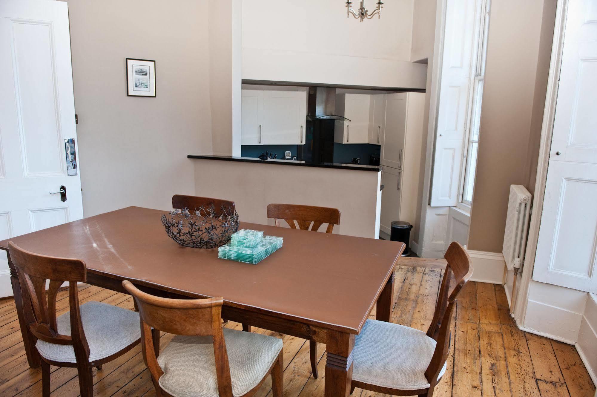 Young Street Apartments Apartment *
