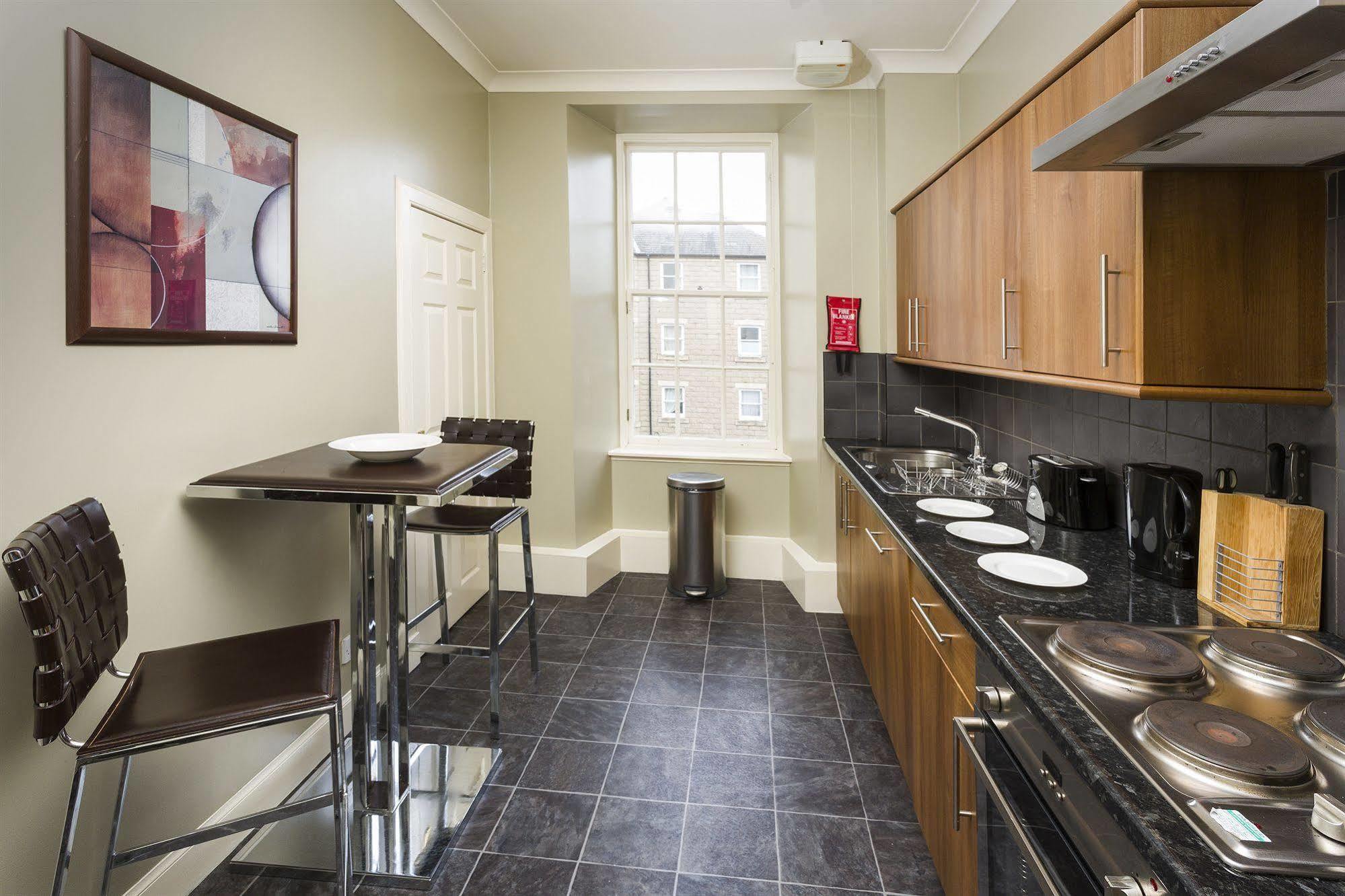 Nicolson Aparthotel 4*