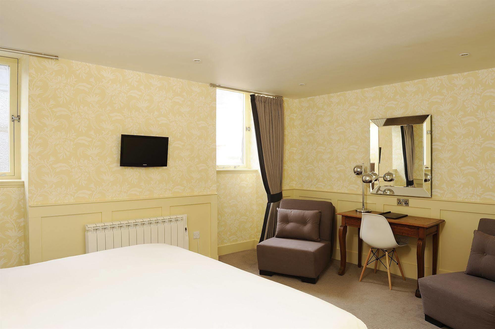 Brooks Hotel 3*