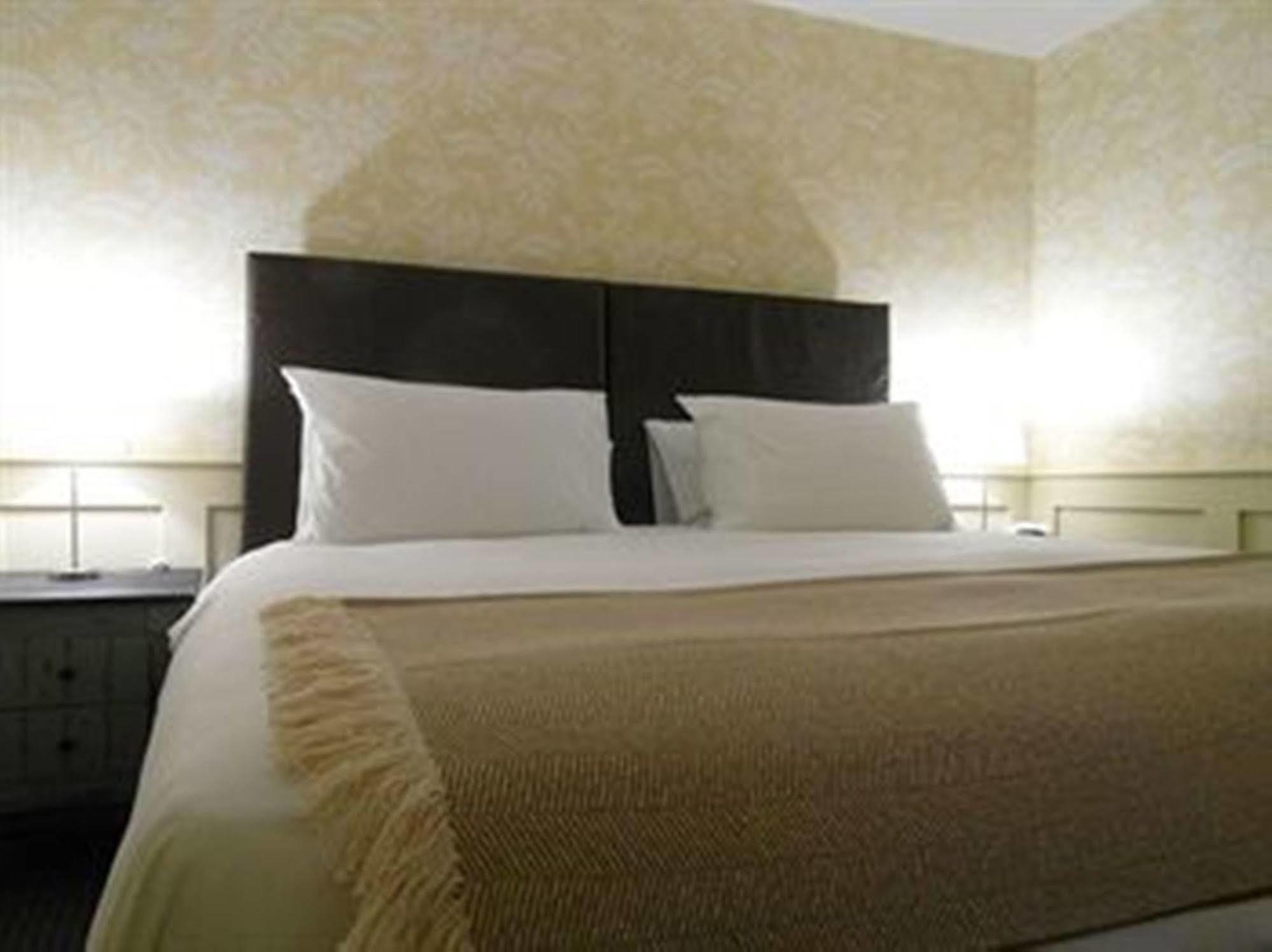 Brooks Hotel Edinburgh
