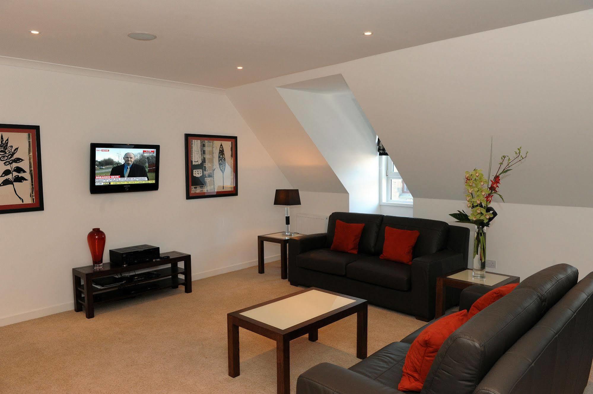 Aparthotel Fountain Court - Grove Executive 4*