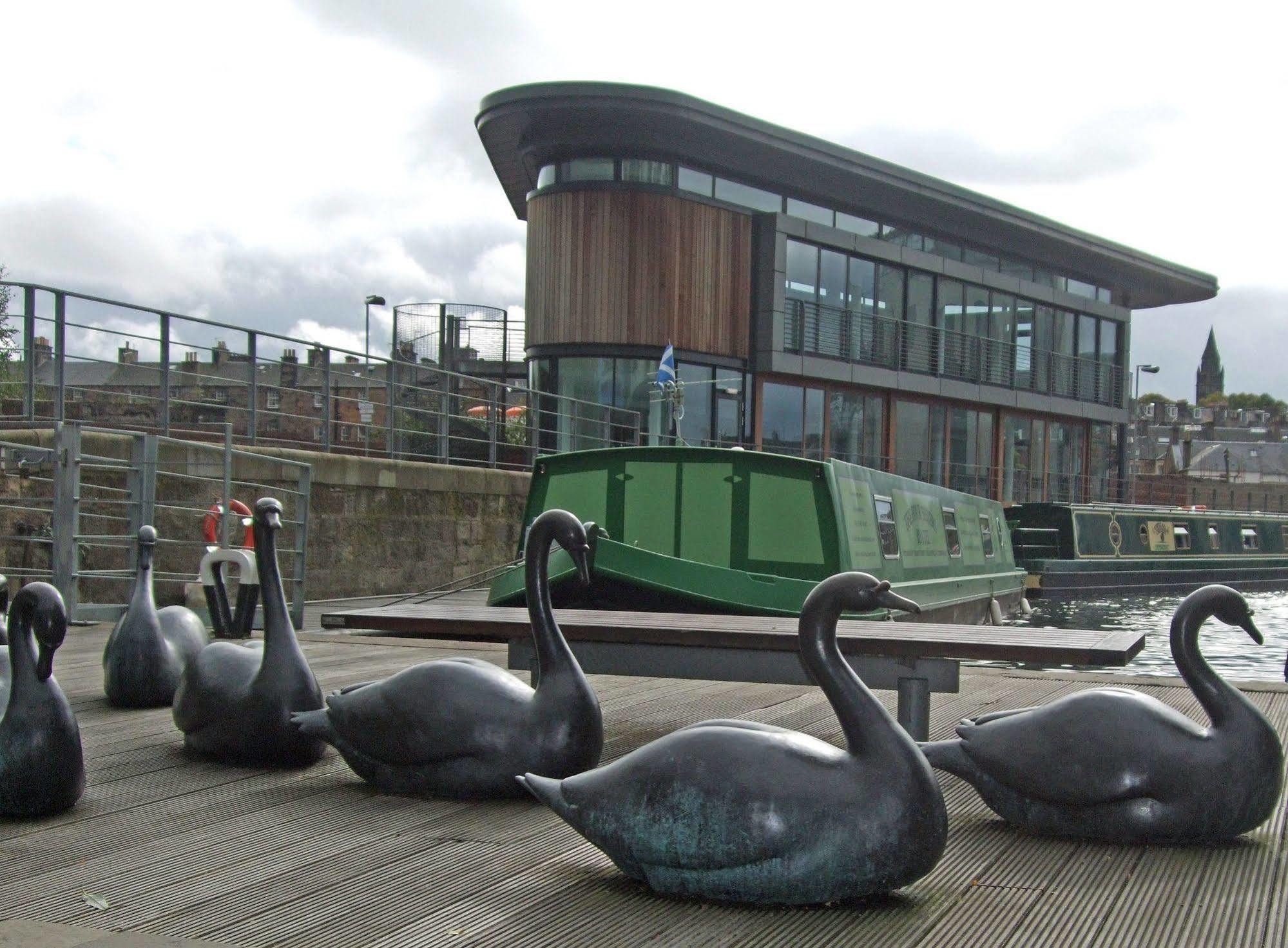 Botel - Houseboats EDI